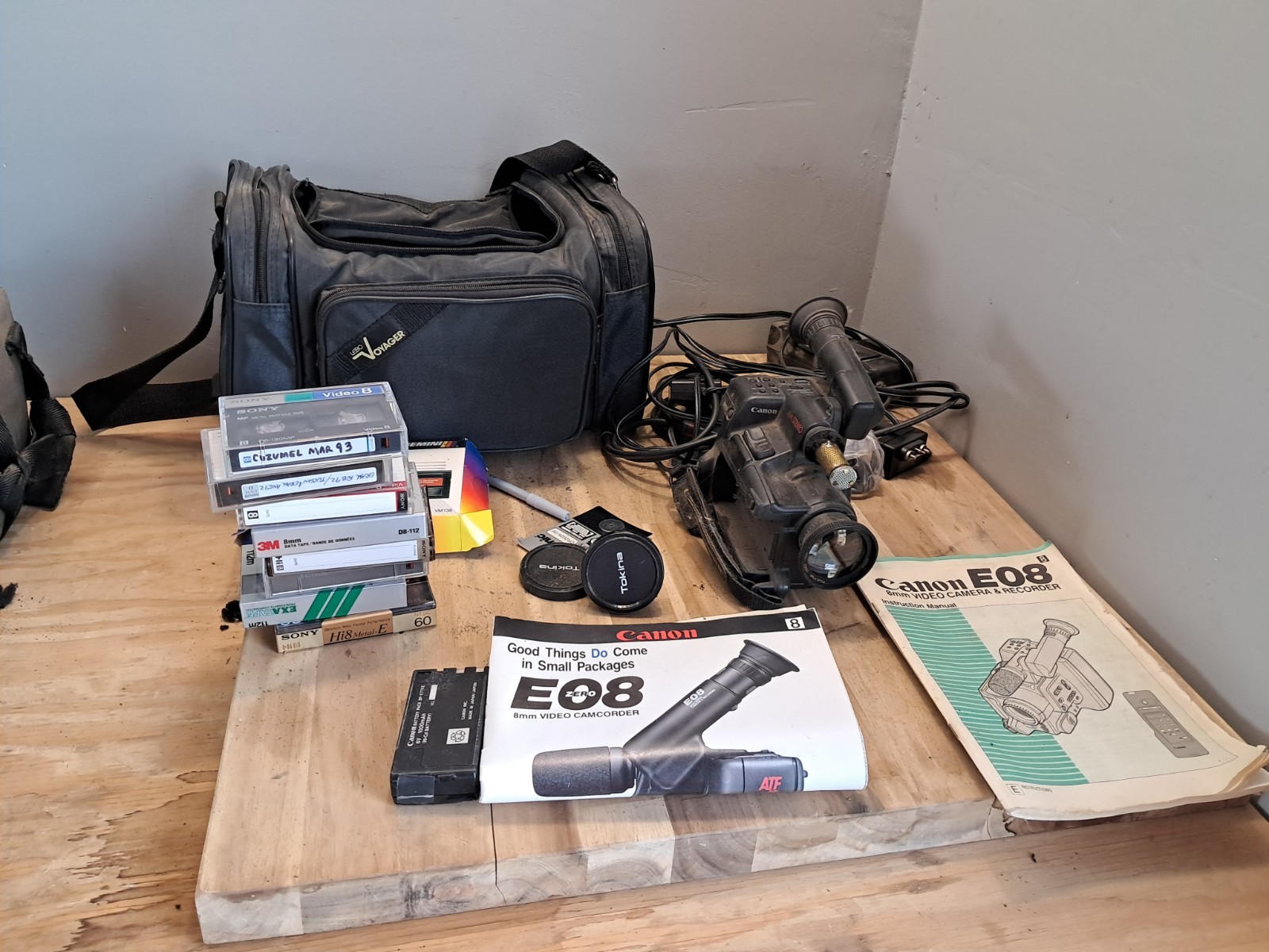 Canon E08 Portable Video Cassette Lot  Recorder Kit with batteries Charger Q3