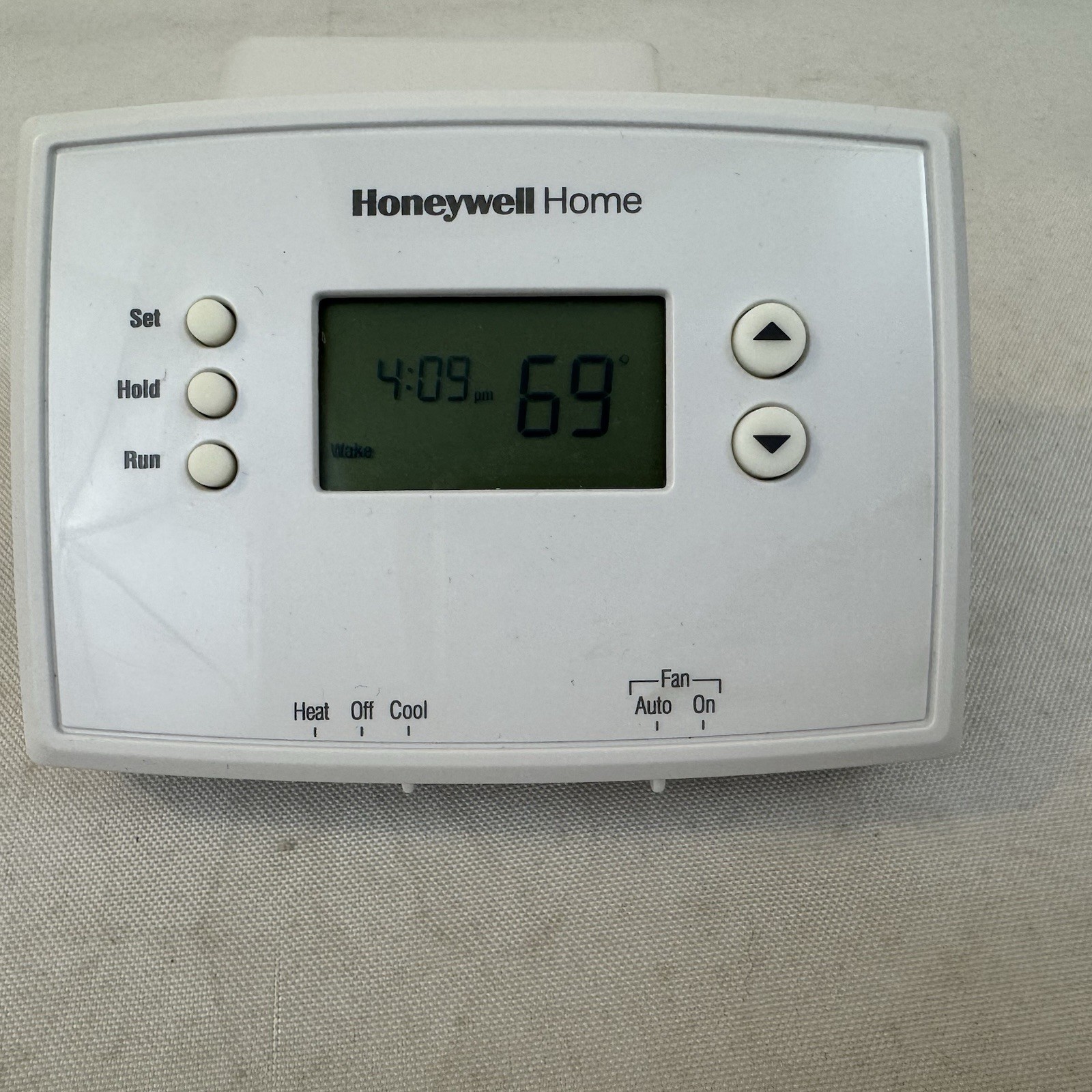 Honeywell 1-Week Programmable Thermostat RTH22181039 Digital Display Fast Ship