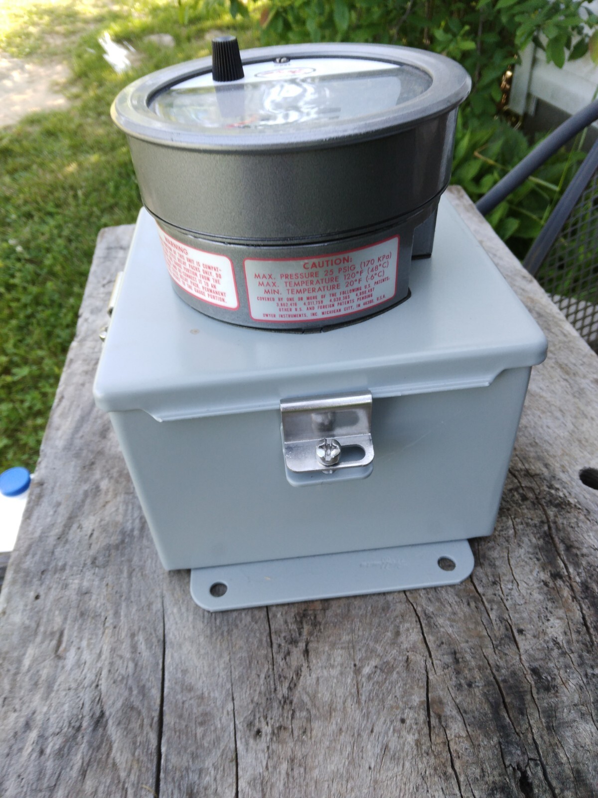 Dwyer Photohelic Pressure Switch Gauge 3001