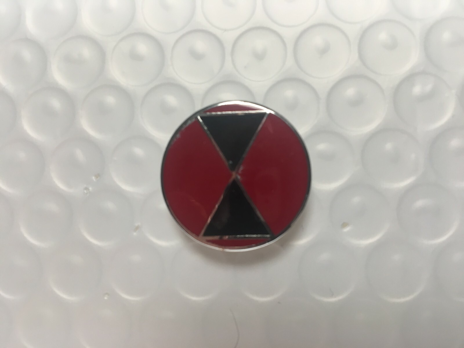 US ARMY 7TH INFANTRY DIVISION HAT PIN MEASURES 7/8TH'S INCHES (EE P14852)