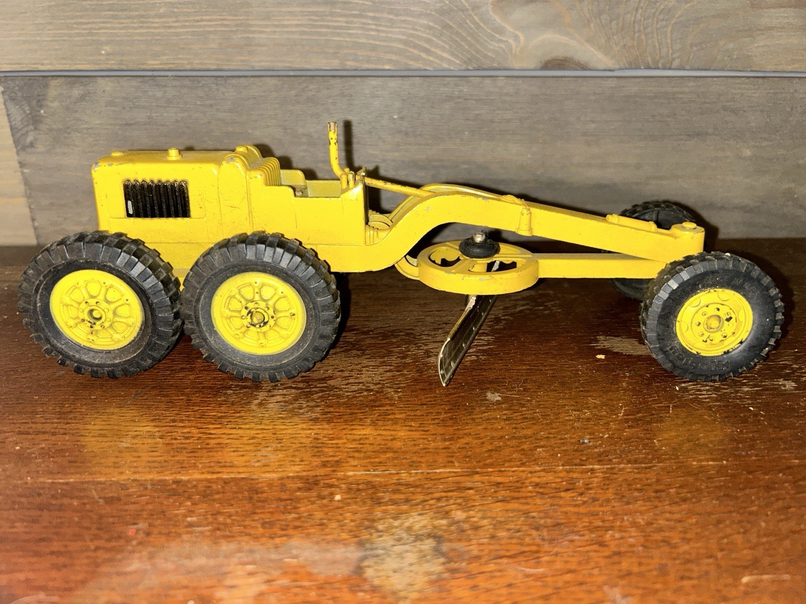 VINTAGE HUBLEY METAL DIECAST 1805 ROAD GRADER SCRAPER DIECAST FREE SHIPPING