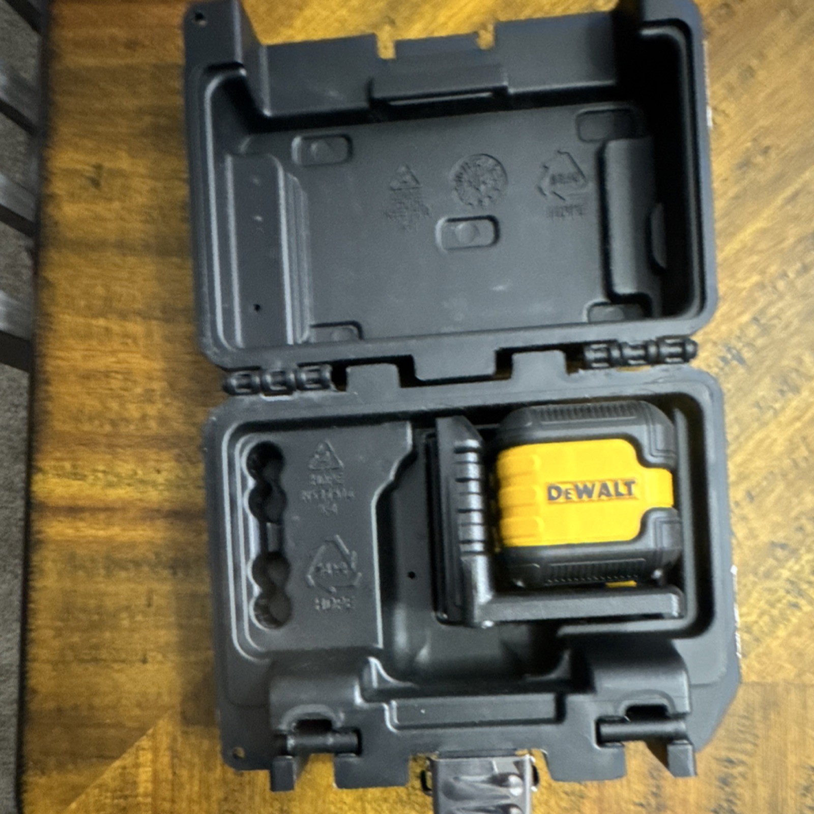 DEWALT DW088 Self-Leveling Cross Line Laser Level Magnetic w/ Hard Case