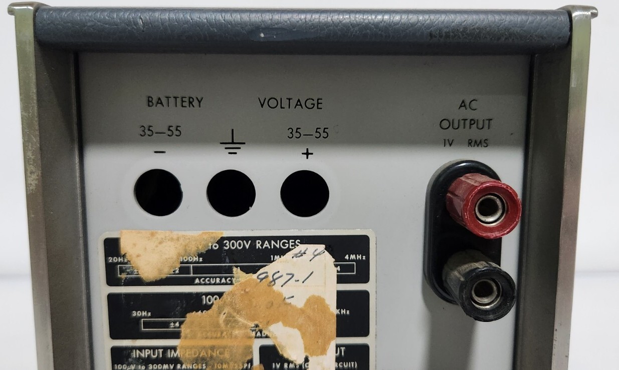 HP 400F AC Voltmeter 0-300V - Untested - Missing Power Cable