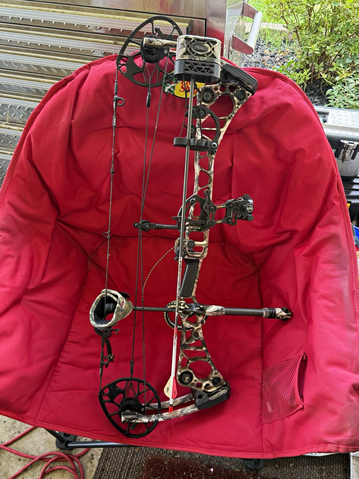 RH Compound Bow Hunting 70 lb 30" Draw 33" w/ Sight Stabilizer Rest Quiver