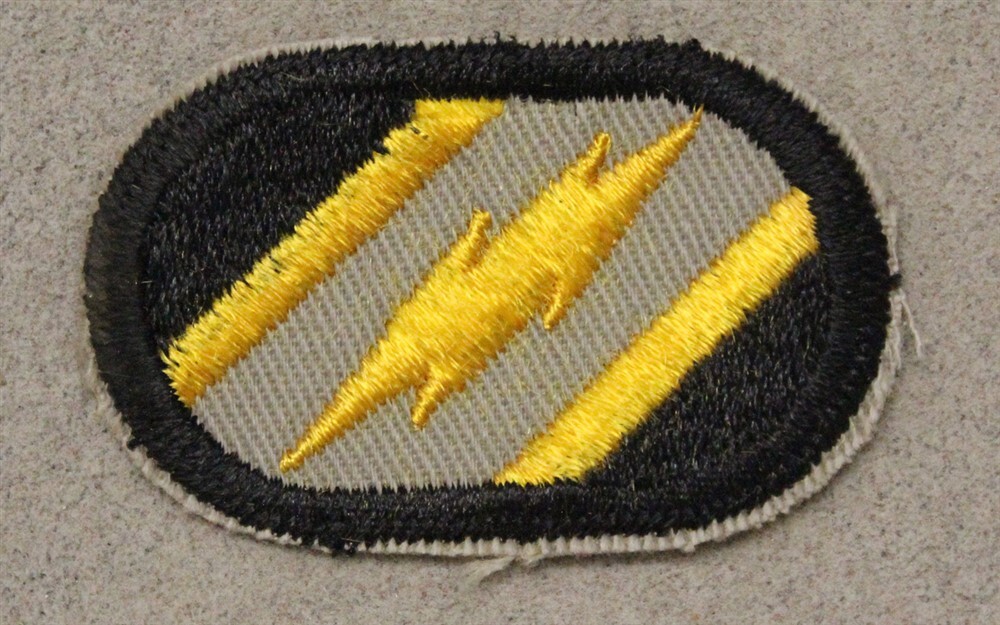 Airborne Oval Patch 684: Joint Special Ops Command Communications - cut edge