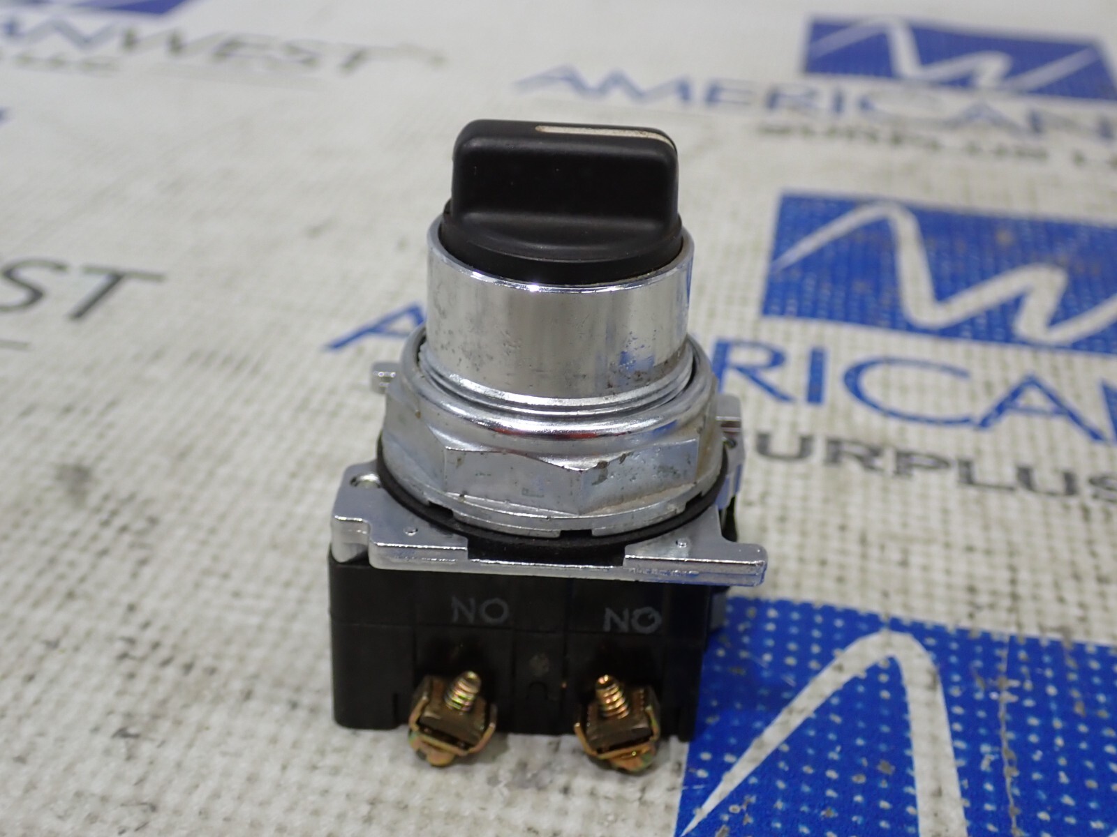 Cutler Hammer 10250T Selector Switch 3 Pos RT Maintained/LFT spring  lot of 3