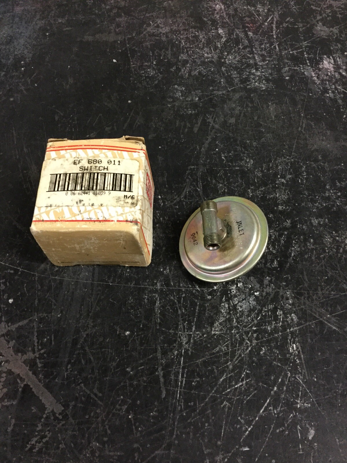 NEW, EATON, EF-680-011, GAS PRESSURE SWITCH. (1J-2)