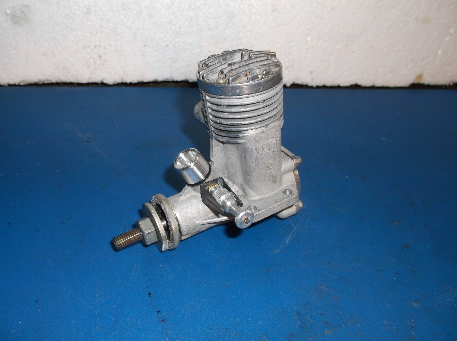RARE  VINTAGE  -VECO- .35 control line  MODEL AIRPLANE  ENGINE