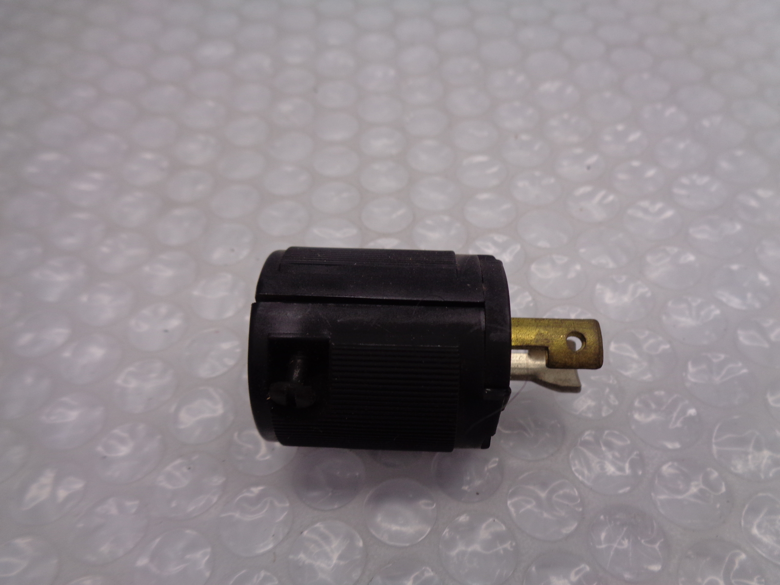 HUBBELL 7465VBLK PLUG NSNP