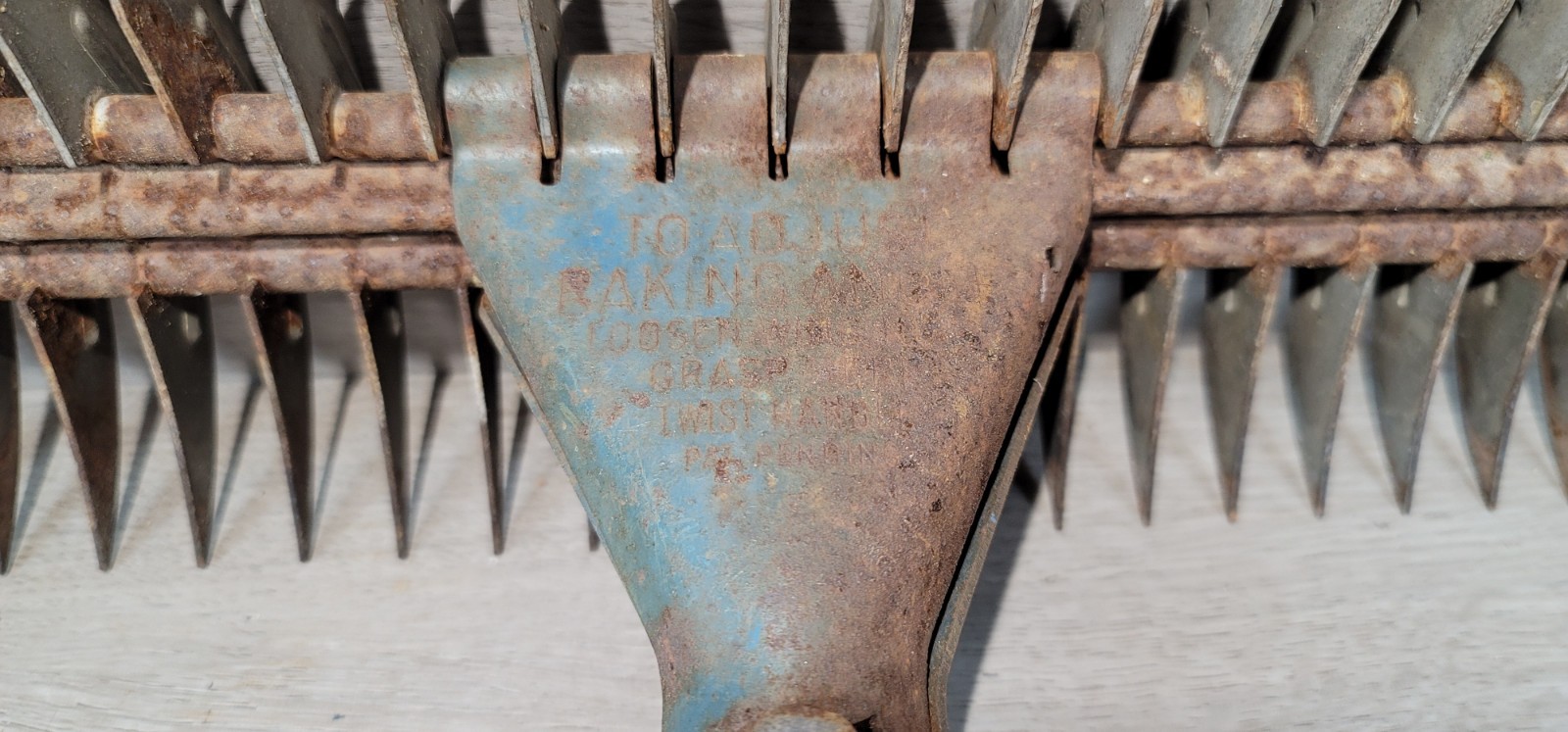 Lawn Garden Rake Thatching 21-B Adjustable Hunter Spring Div. Ametek Inc.