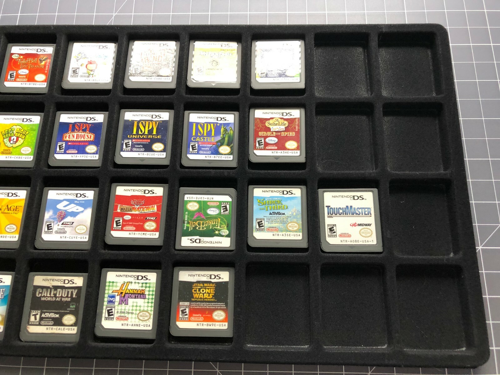 Nintendo DS / 3DS Display Tray (Case Inserts) (Holds 32 Games) NEW