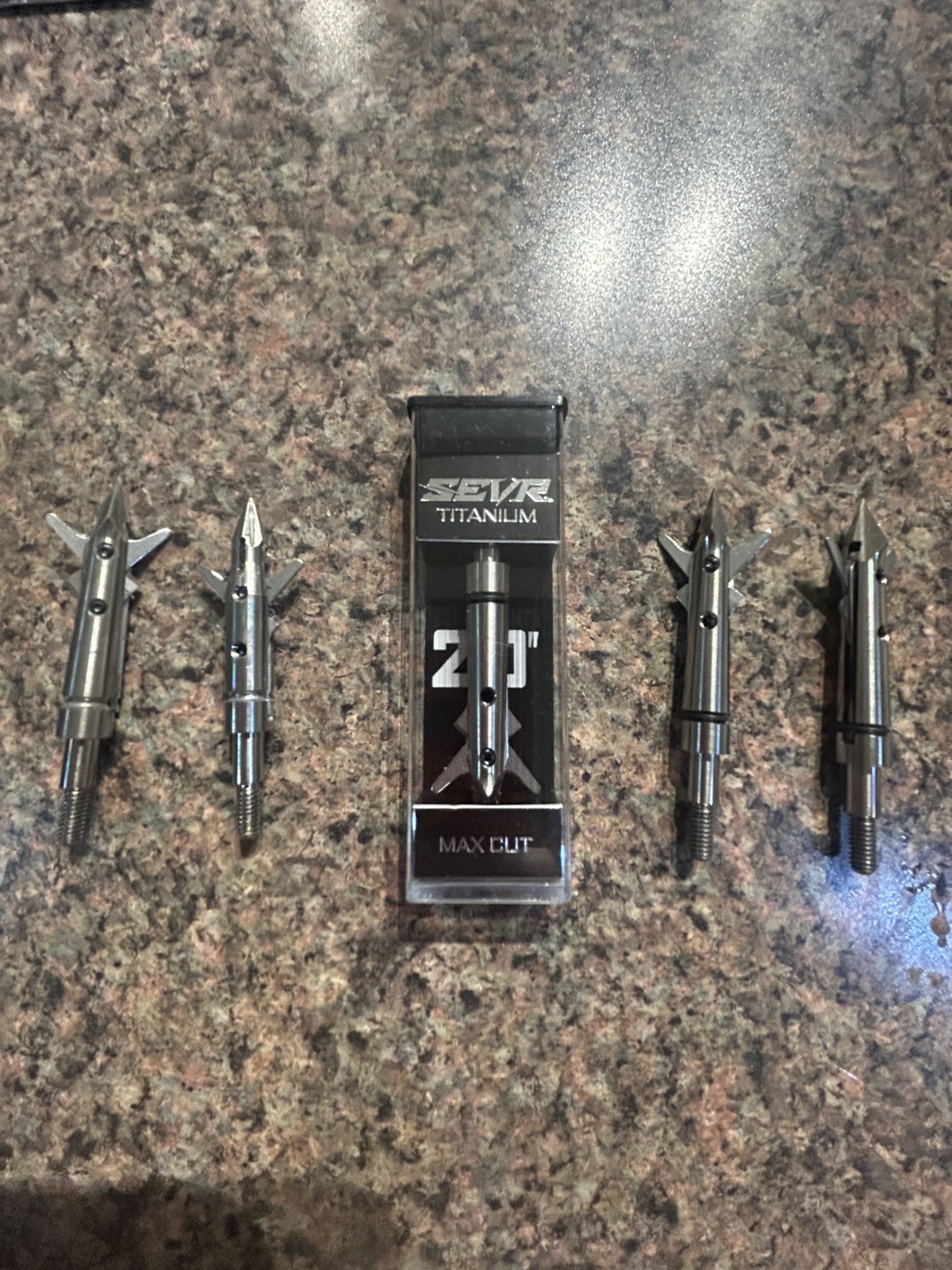3 Sevr 2.0 125 grn Broadheads With 2 Bonus Practice Heads.