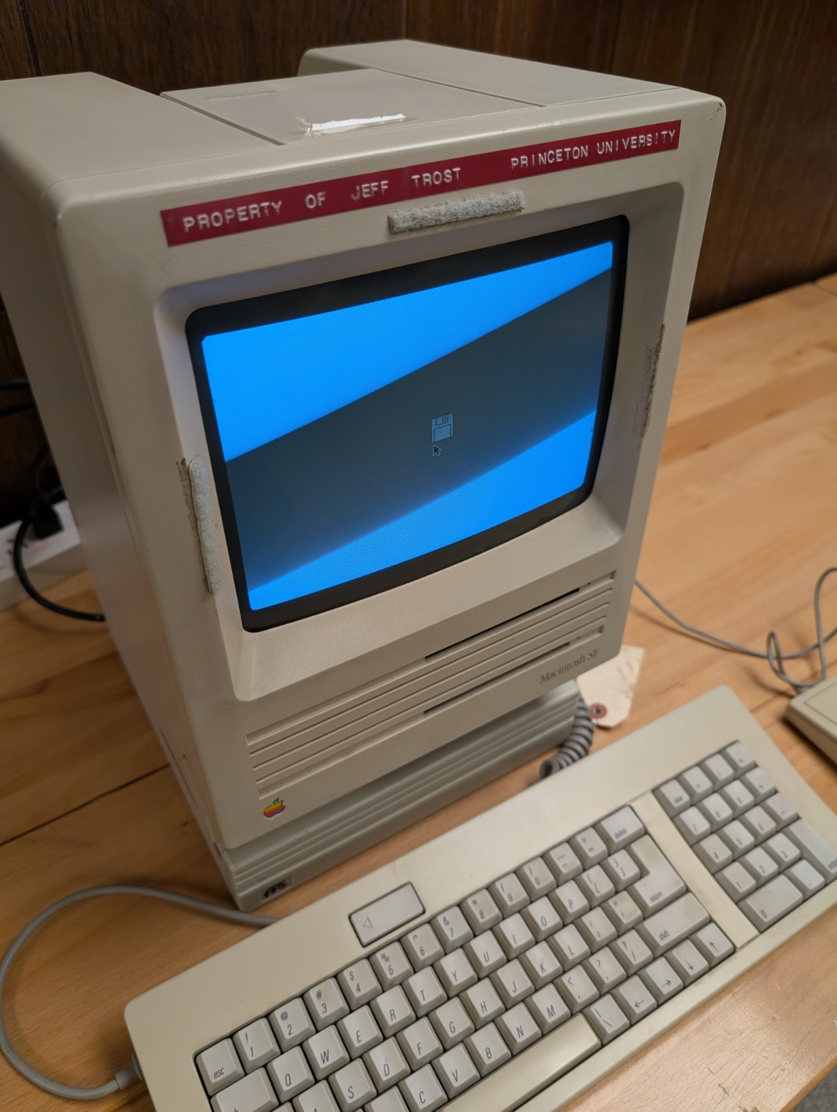Apple Macintosh SE M5010 Vintage Computer with Keyboard/Mouse untestedREAD DESC