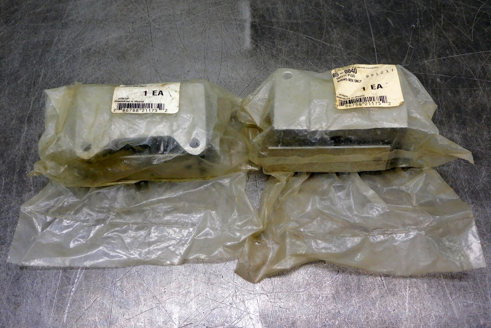 Daniel Woodhead Brad Harrison Safety Plug Wiring Box 65-0040 50-0340 Lot of 2