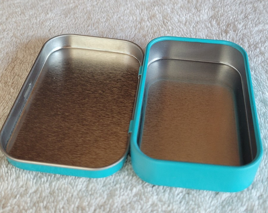 Preowned Wooble Wee Woobly Bits Tin