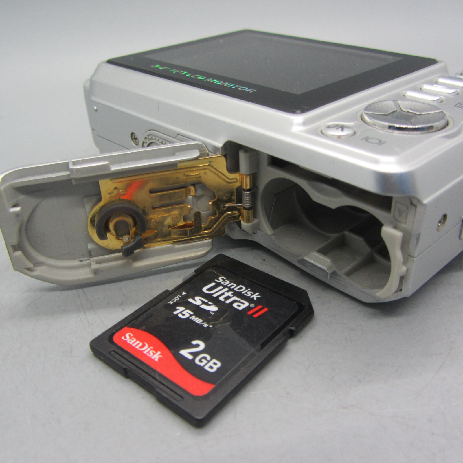 Hitachi Digital Camera HDC-551e 5.0MP Silver Tested