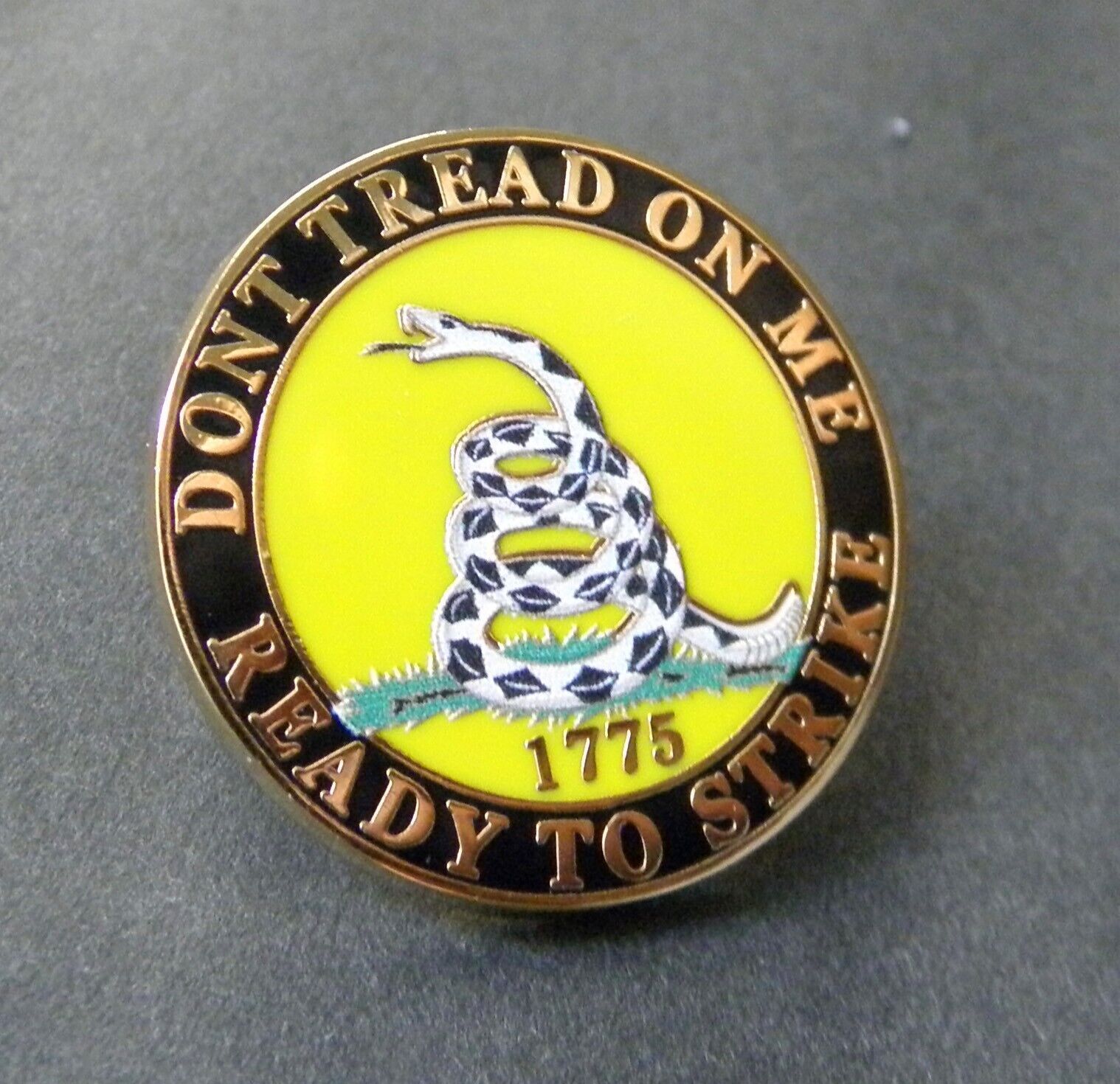 Don't Tread on Me 2nd Amendment Round Lapel Pin 1 inch