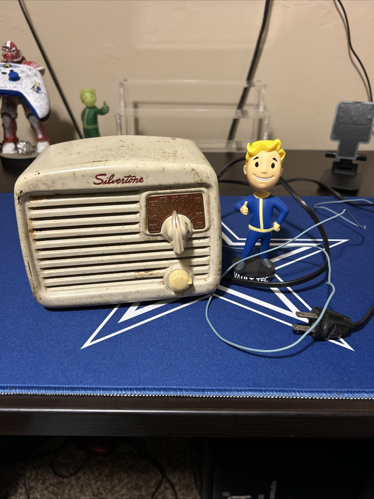 Vintage Tube Radio Sears Silvertone 6002 Compact Tabletop AM Metal Casing 1946