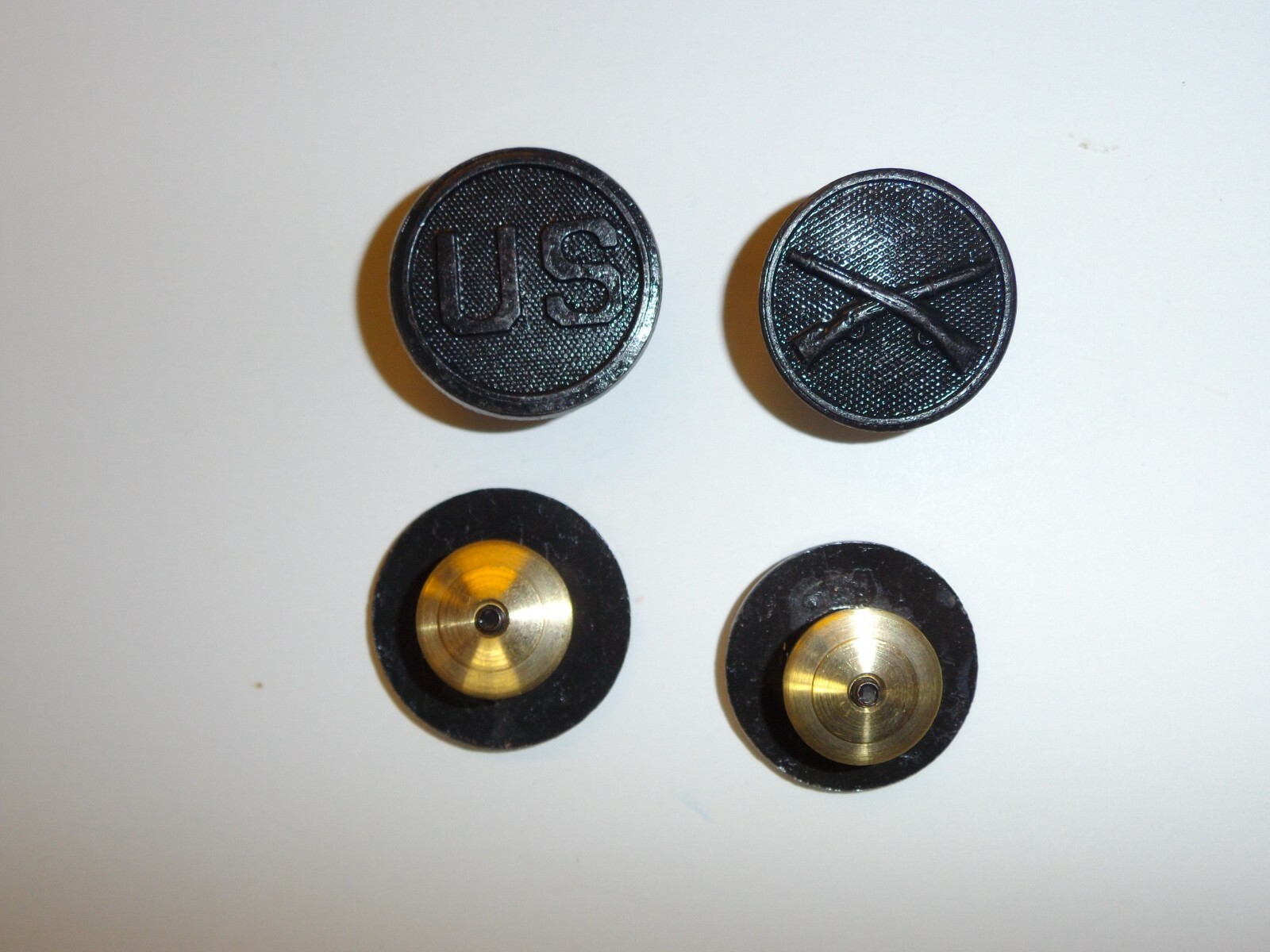 e2808 WW 1 US Army EM Collar Disks Infantry Crossed Rifles and US IR30A