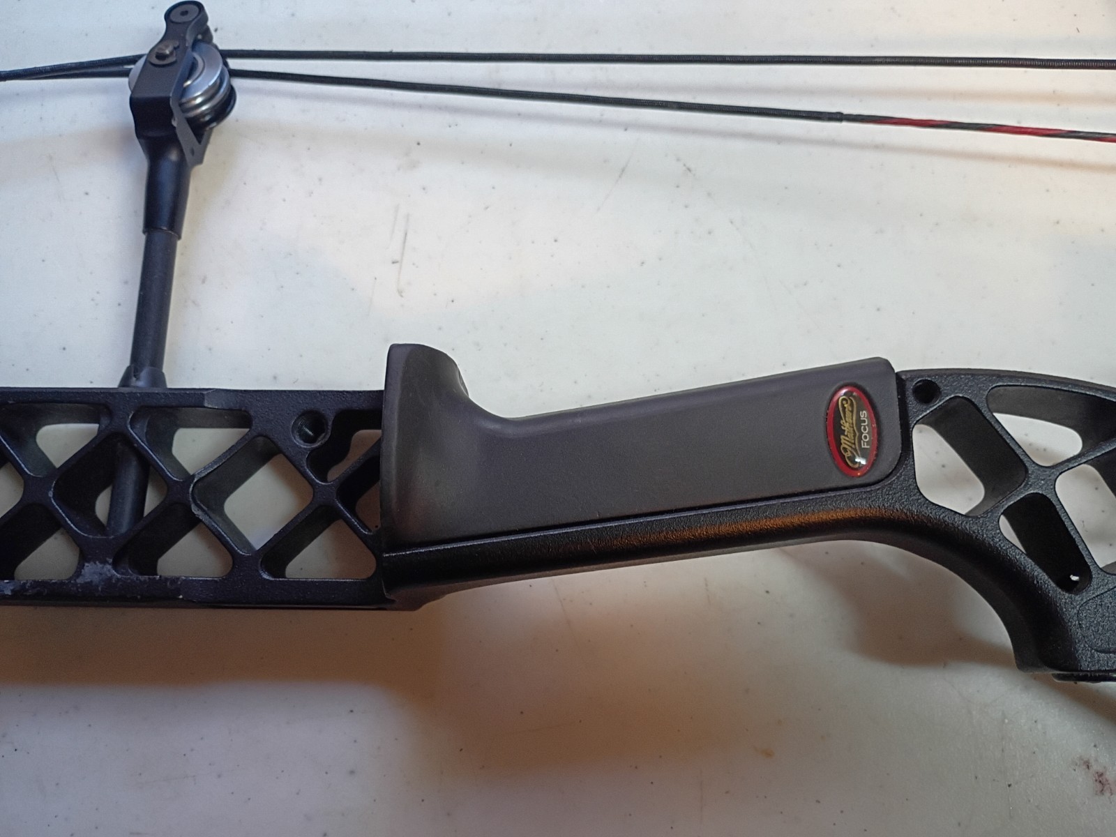 Mathews Chill R Right Hand Compound Bow Black 30" Draw 70lb