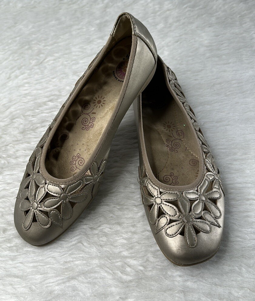 Women's Tan Earth Spirit Gold Floral Detail Slip On Flats Sz 10