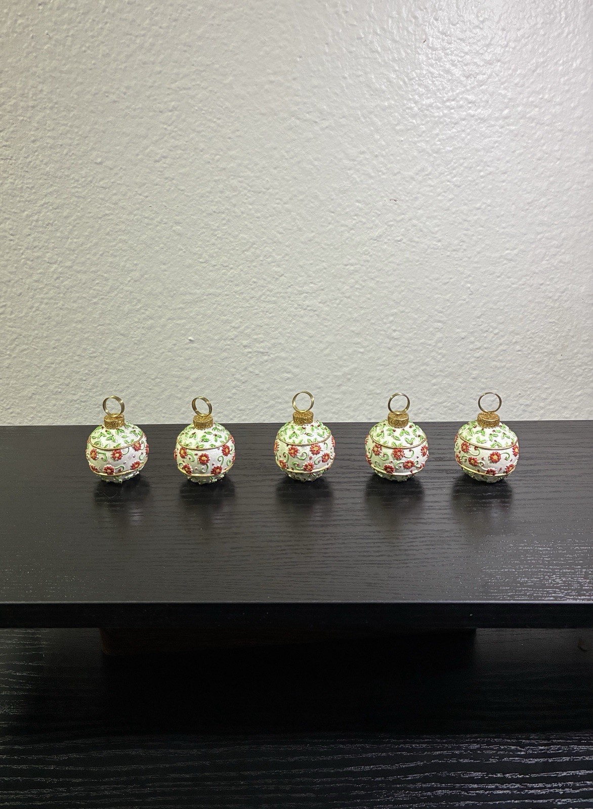 Set Of 5 Ganz Christmas Ornament Themed  Name Place Holders