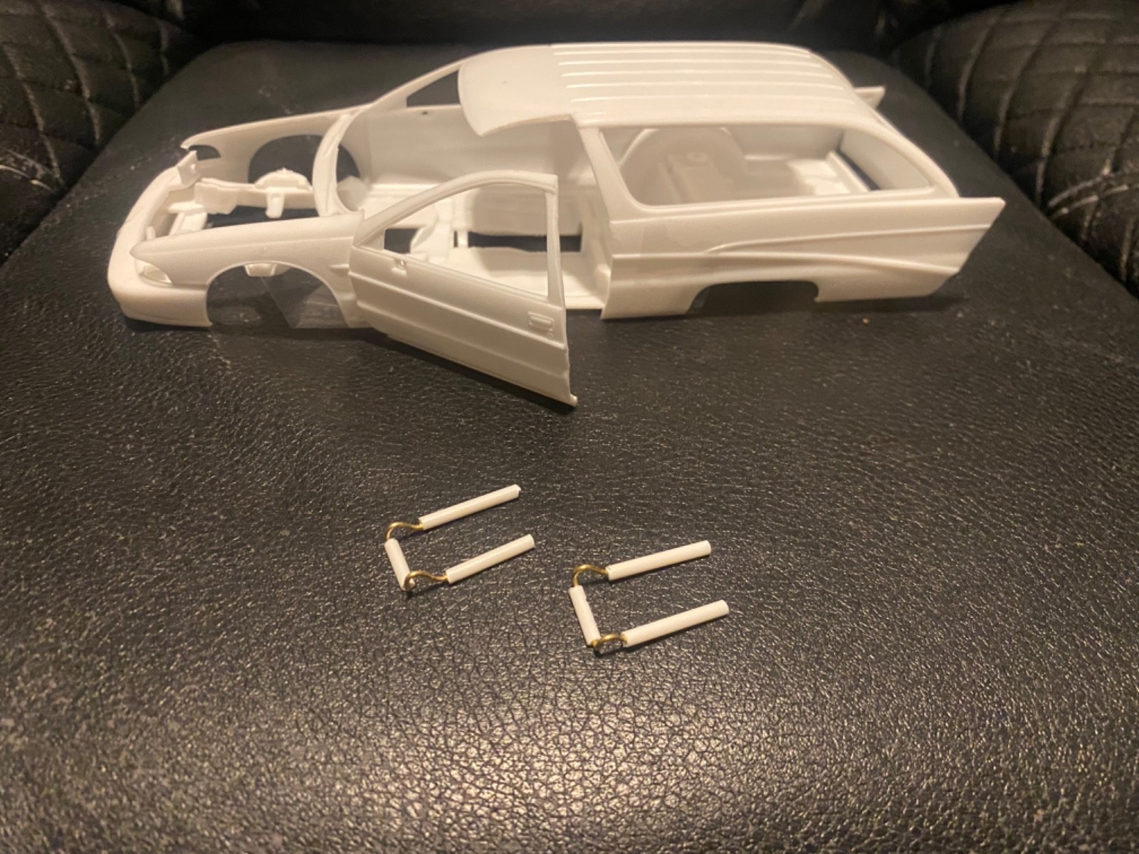 Door hinge kit for model kits 1/24 and 1/25 scale