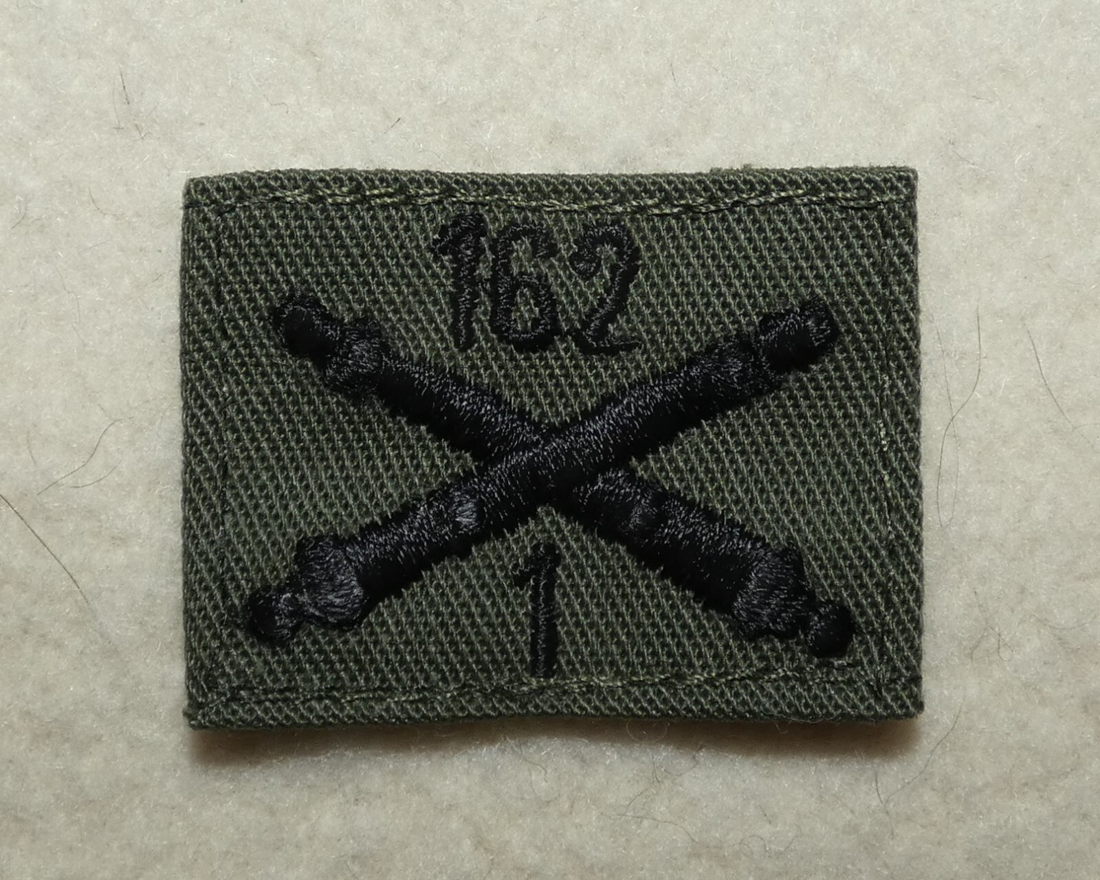US Army 1/162nd Field Artillery Regiment Officer Subdued Collar Insignia