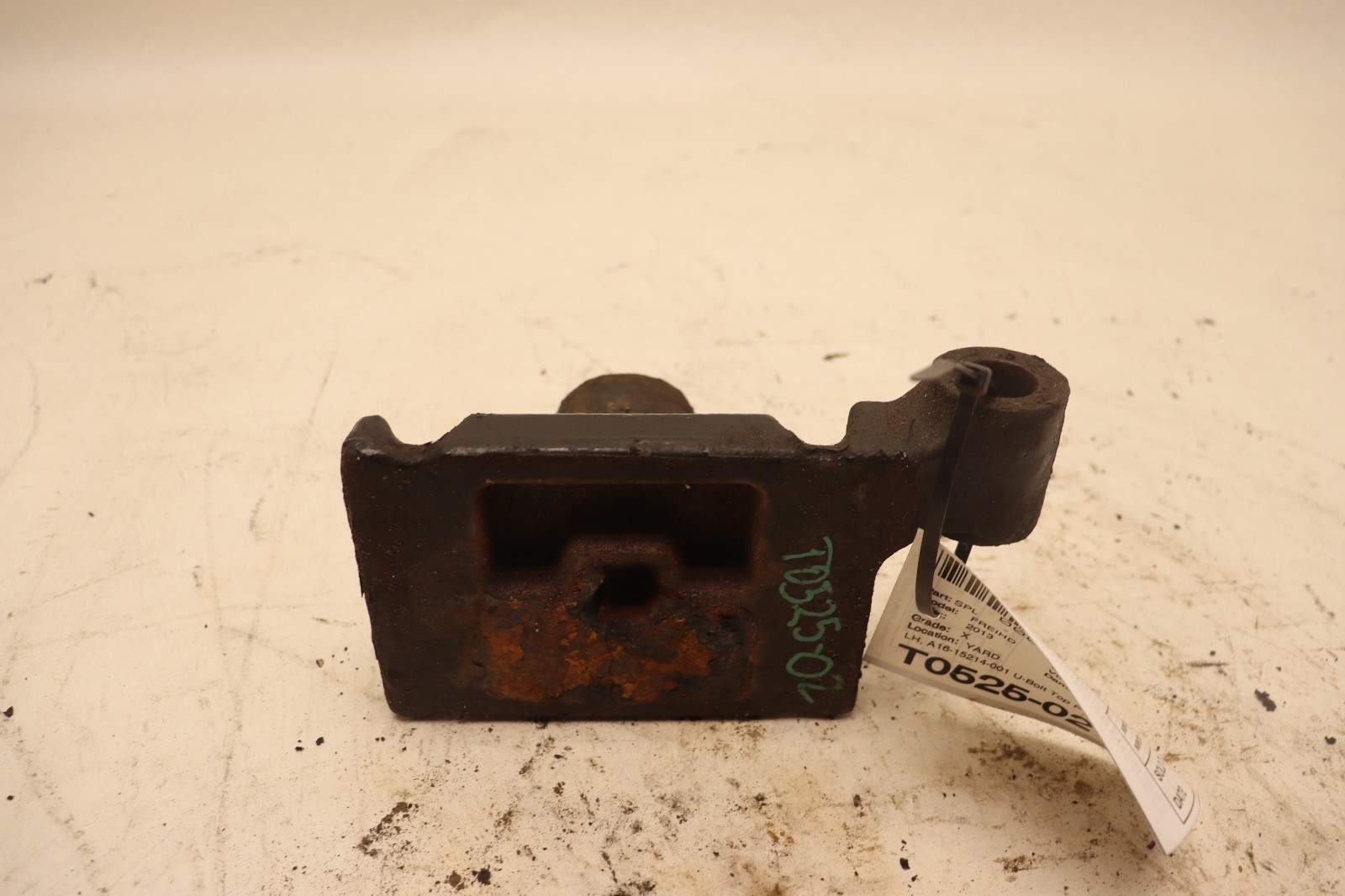 08-17 FREIGHTLINER CASCADIA 125 FRONT LEFT U-BOLT TOP PLATE SUPPORT BRACKET OEM