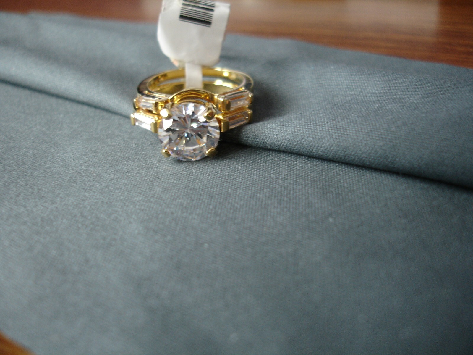 WEDDING 2 RING SET,  1 CM MAIN CZ WITH 2 BAGET CUT CZ, 14KT PLATED,  SIZE: 6