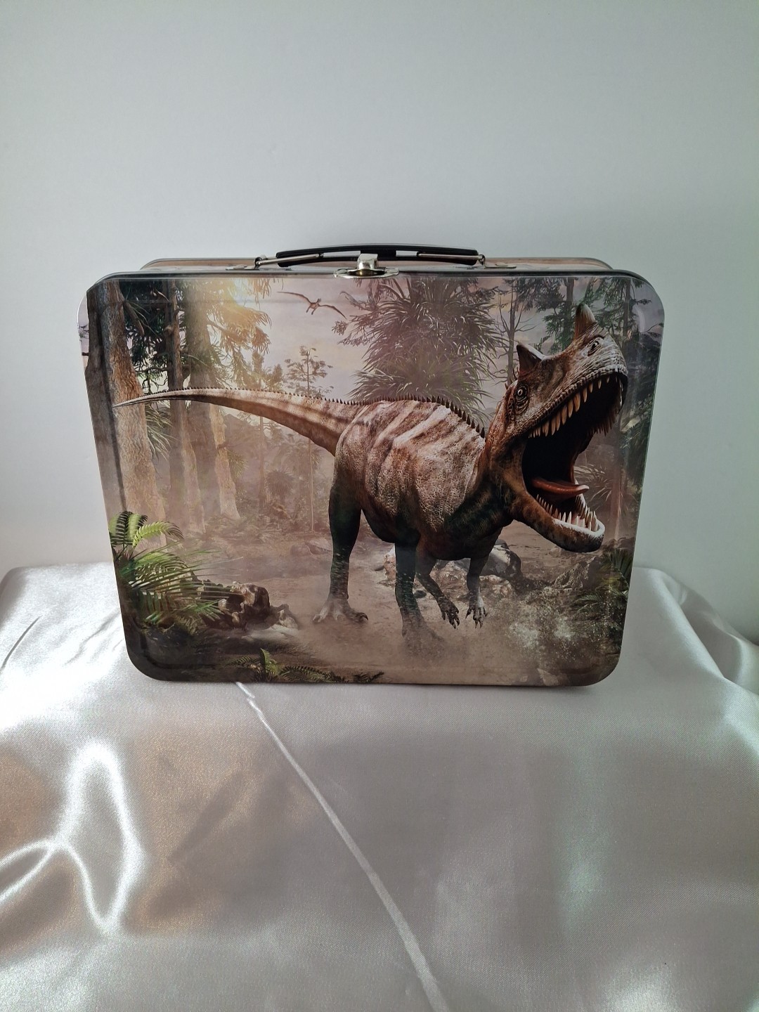 Dinosaurs Tin Metal Lunchbox or Toy Carrier Dinosaur All Over Design w/ Handle