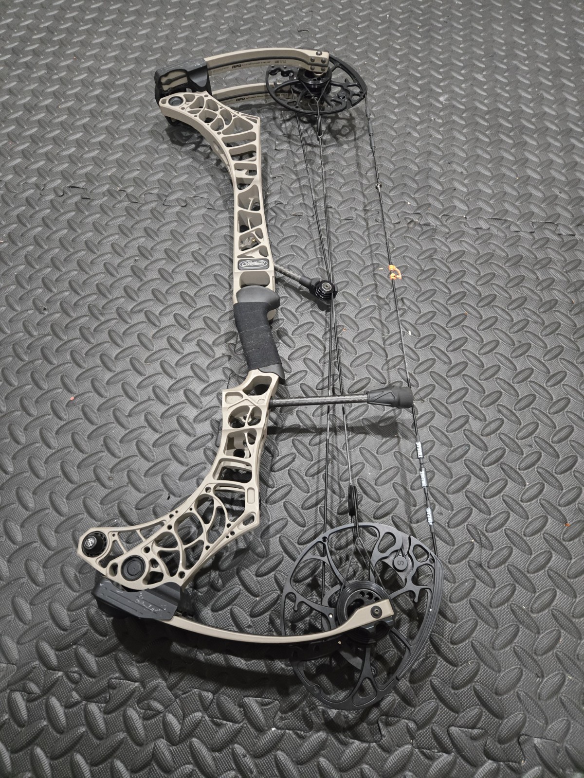 Mathews Phase 4 29 w THREADZ Strings And Cables