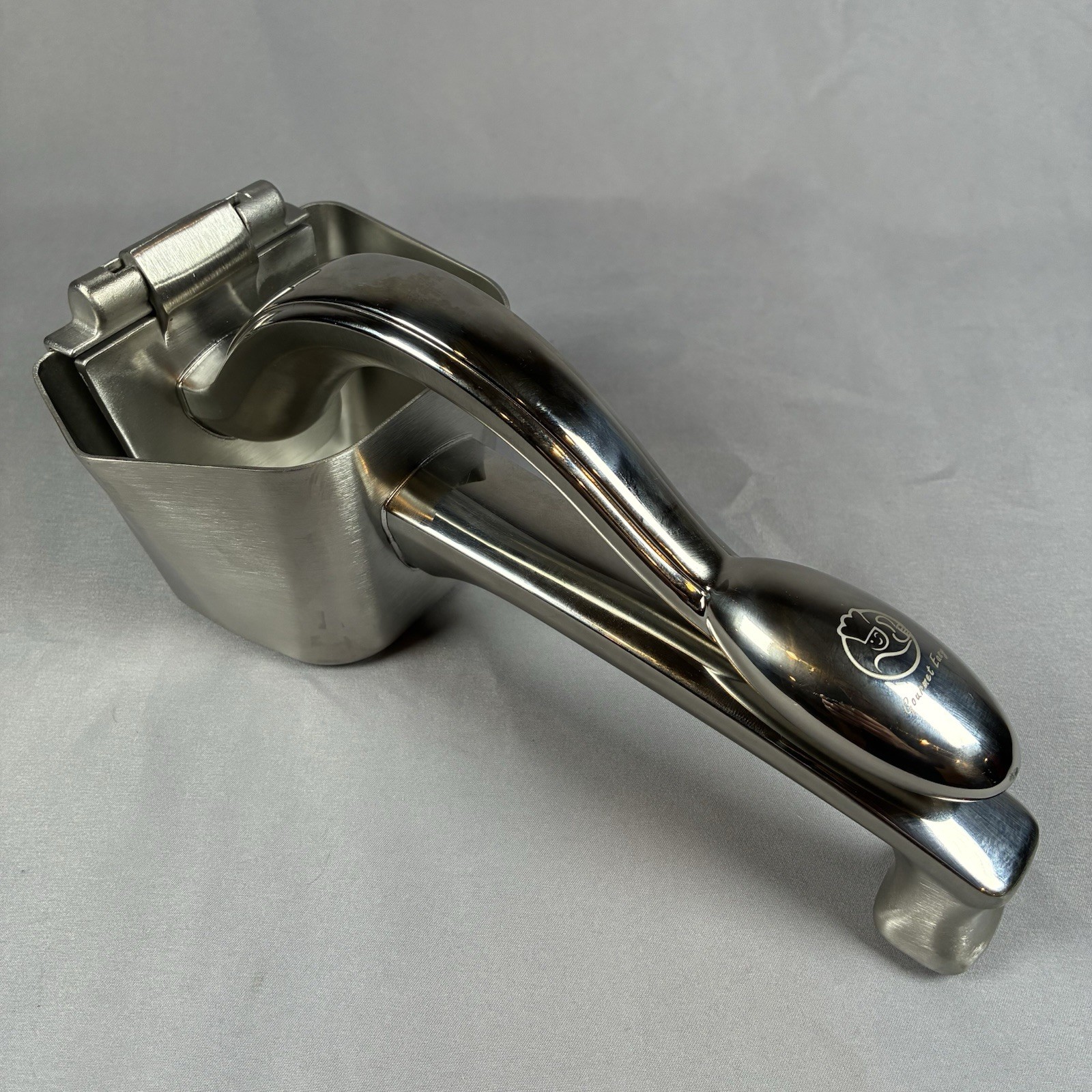 Stainless Steel Lemon Squeezer Heavy-Duty Orange Juicer Durable Manual Press