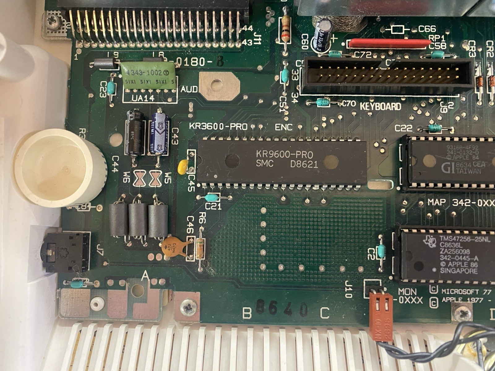 Apple IIc Computer – Clean & Fully Working – Apple A2B4156 1MB Memory Expansion