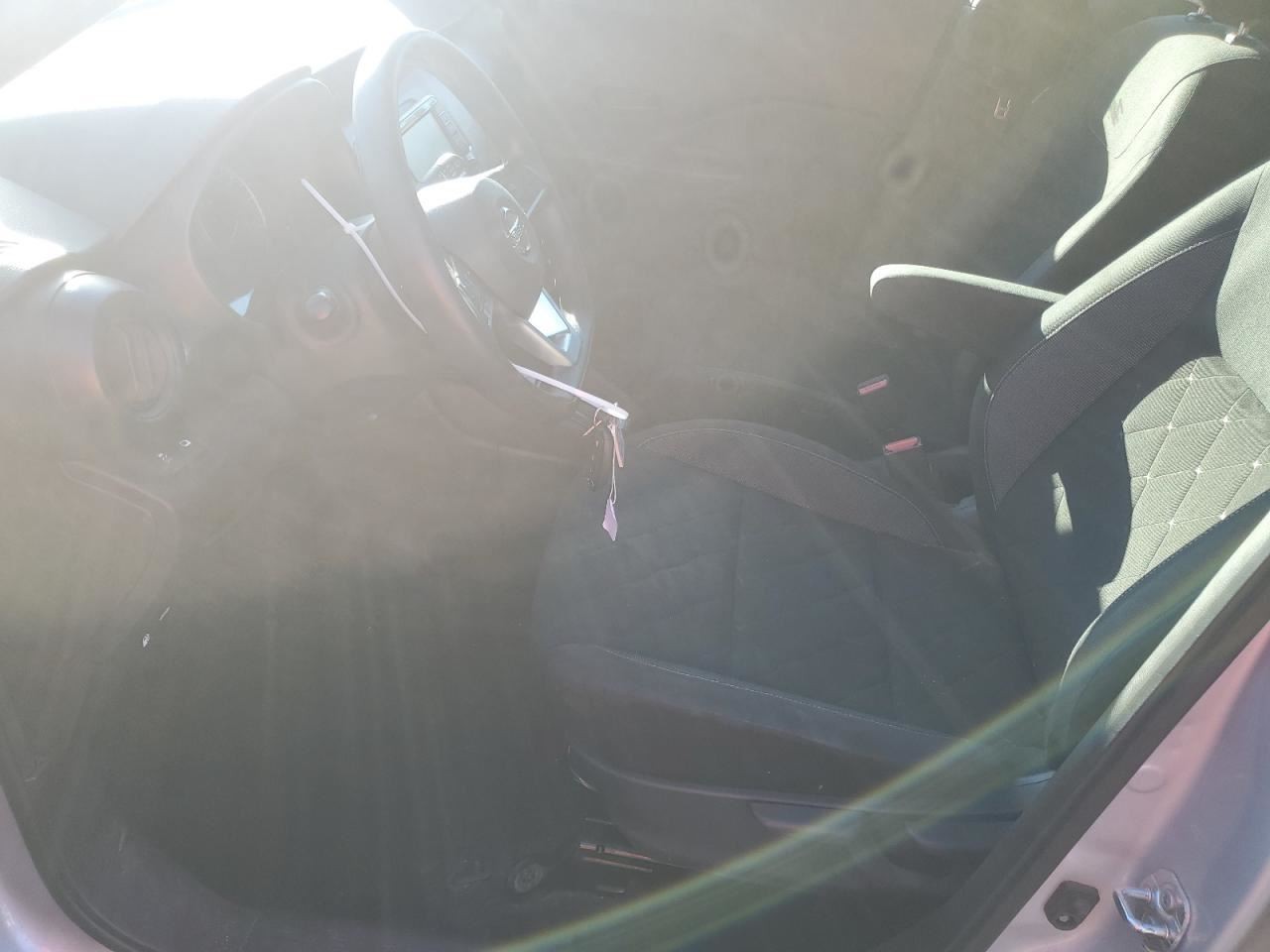 KICKS 2019 Glove Box 4909406