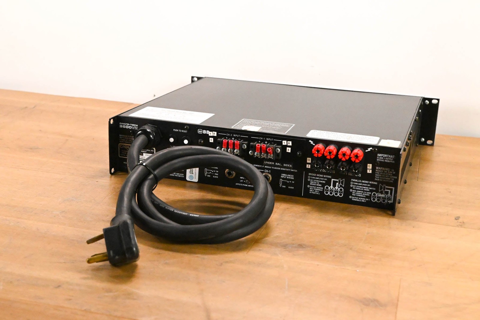 Crown Macro-Tech 3600VZ 2-Channel Power Amplifier CG01ZTH