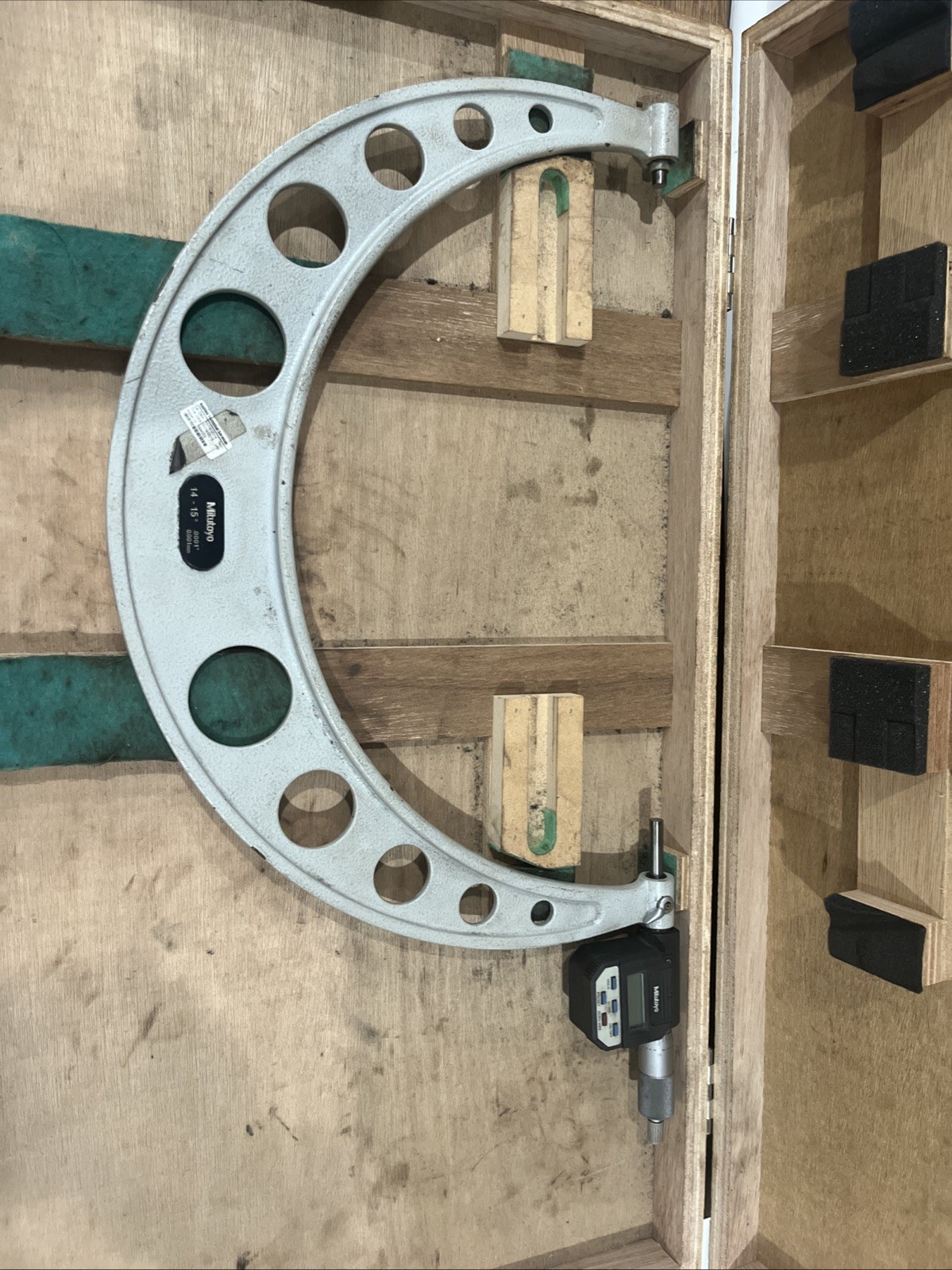 Mitutoyo 14”-15” Micrometer digital