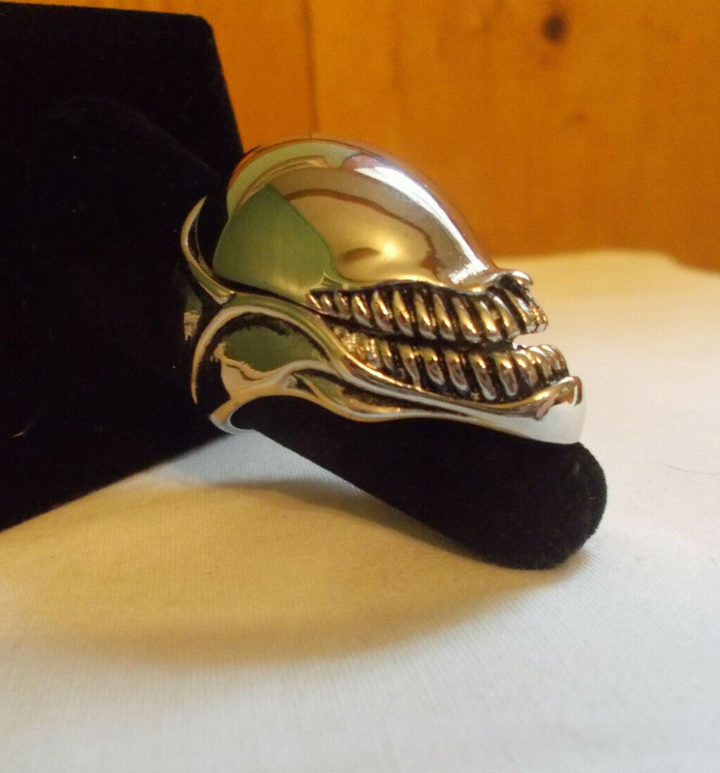 SKULL POISON RING~STASH~SECRET COMPARTMENT~SNUFF~BIKER~JEWELRY~MOTORCYCLE~COOL