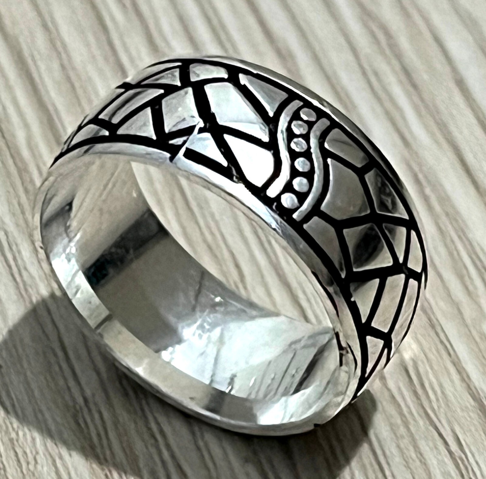 925 Sterling Silver Band Ring  Size : 8.75  (FREE Resizing)  #755