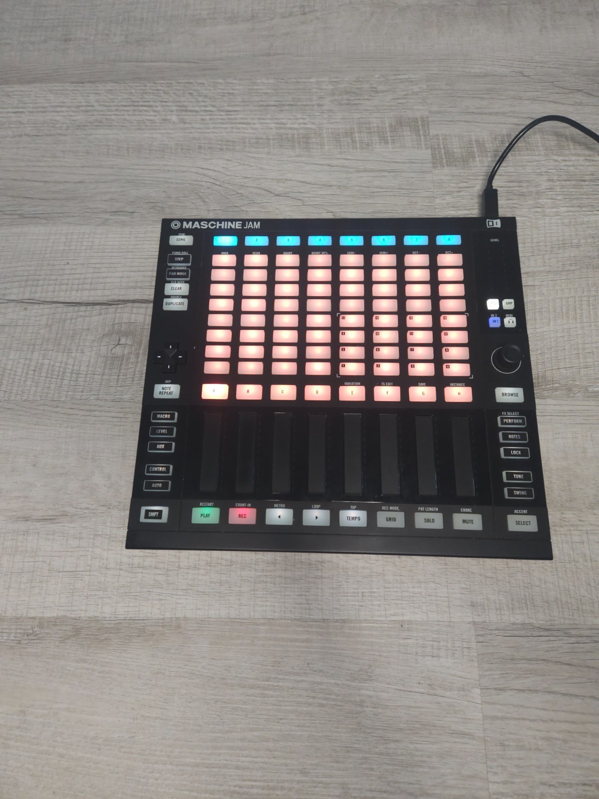 Native Instruments Maschine Jam Production and Sequencing Instrument – Working