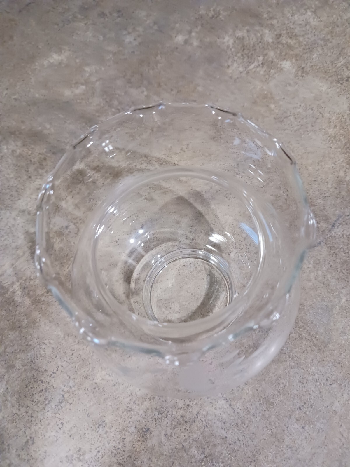 (#7) Princess House Heritage pattern Ruffled Globe Glass 5" tall