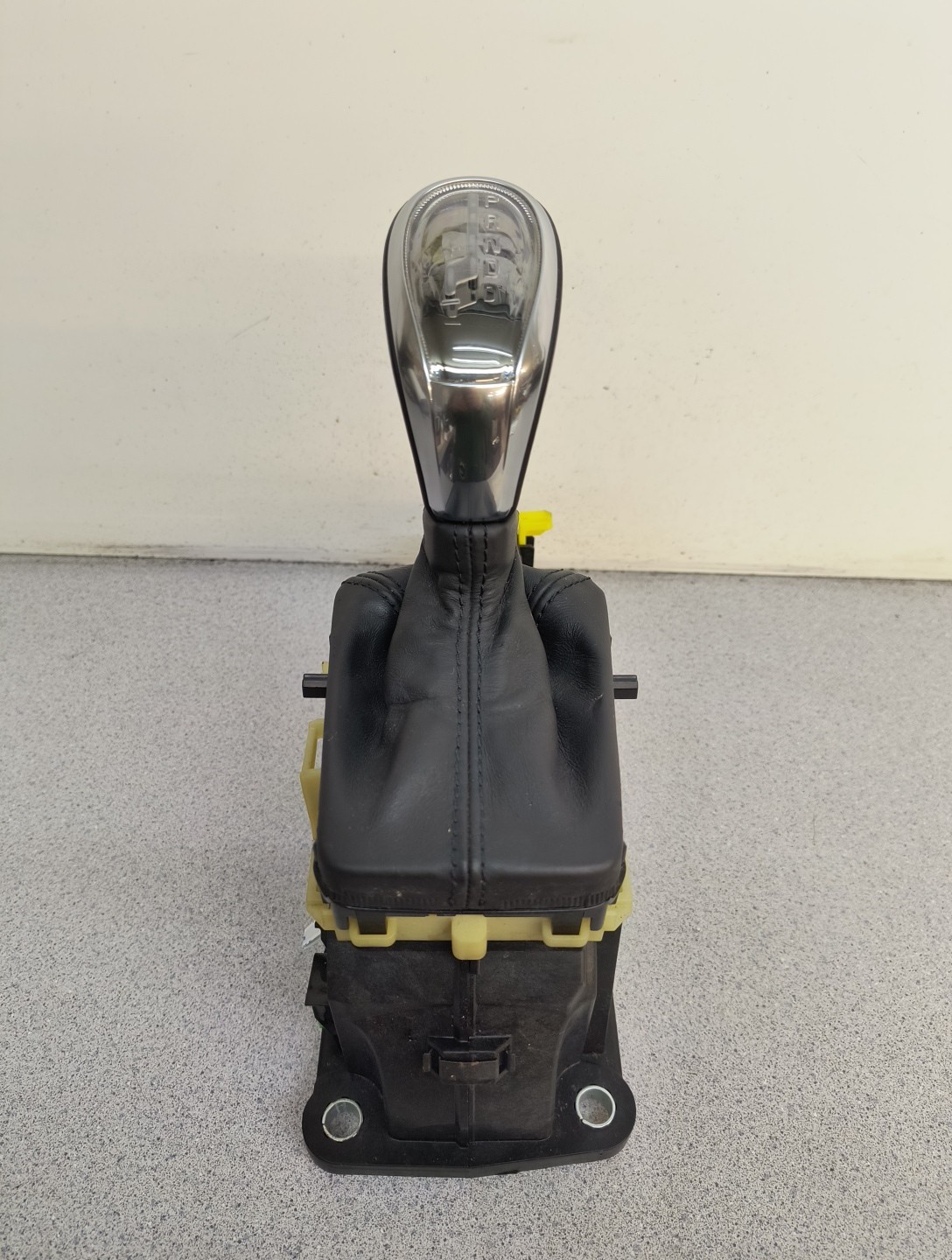 13-18 Volvo S60 V60 XC60 Floor Gear Shifter 31325216 OEM