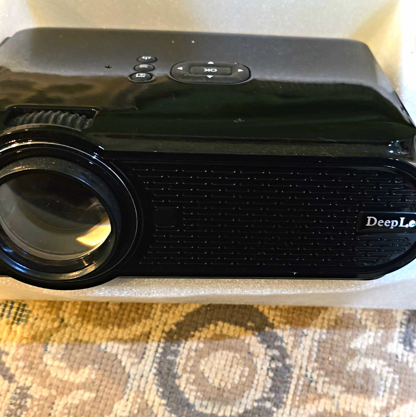 DeepL DeepL Desktop Home Theater Projector, Black