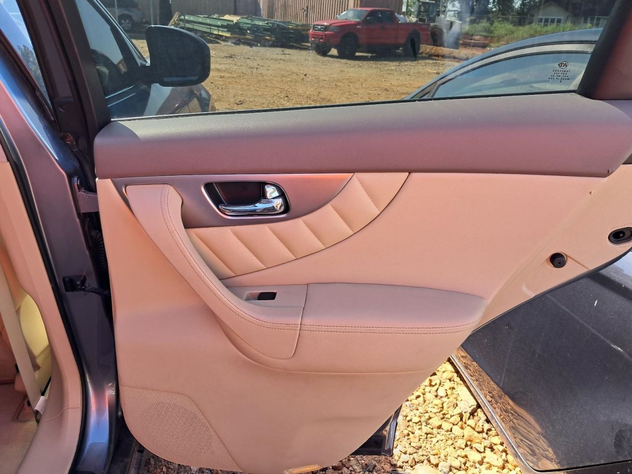 QX70 2017 Glove Box 4752830