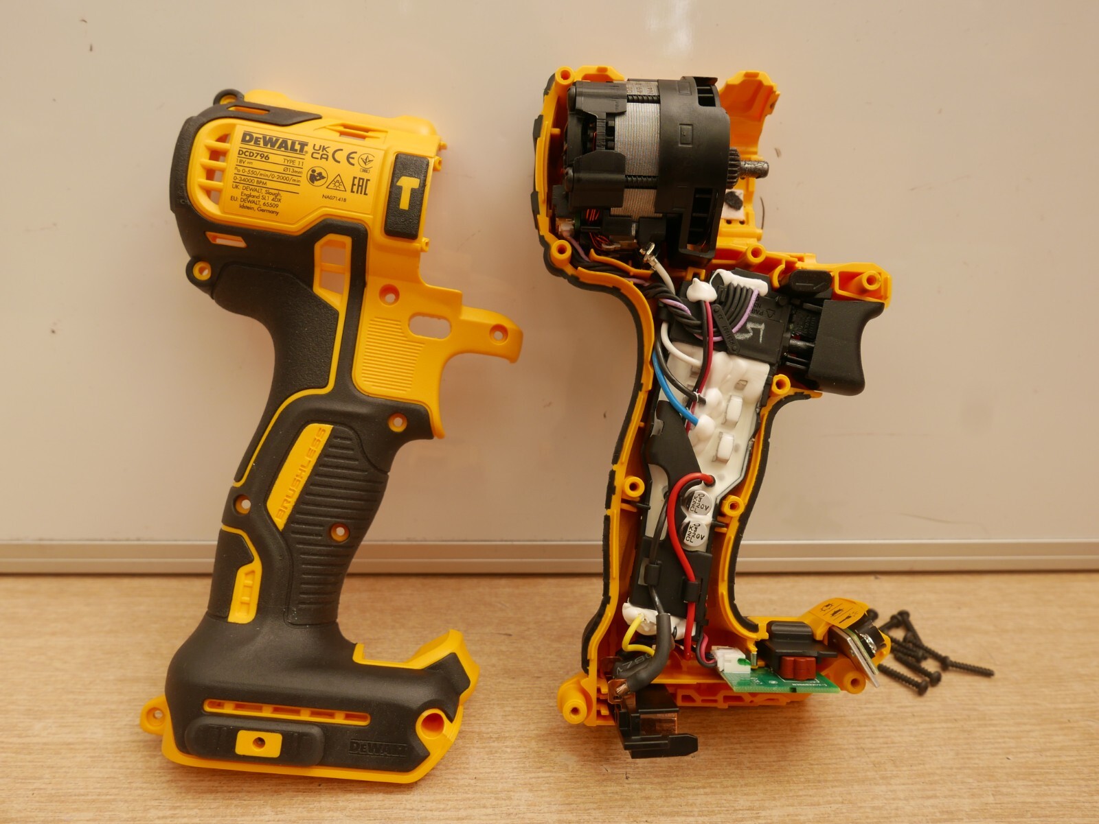 DEWALT SWITCH MOTOR & CLAMSHELL ASSEMBLY FOR A DCD796 TYPE 11 18V HAMMER DRILL