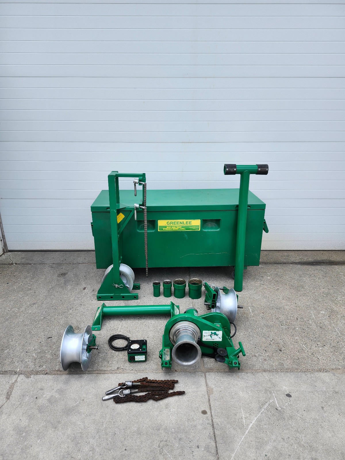 Greenlee 686 / 640 4000lb Wire Tugger Chugger Cable Puller Set w/ Storage Box