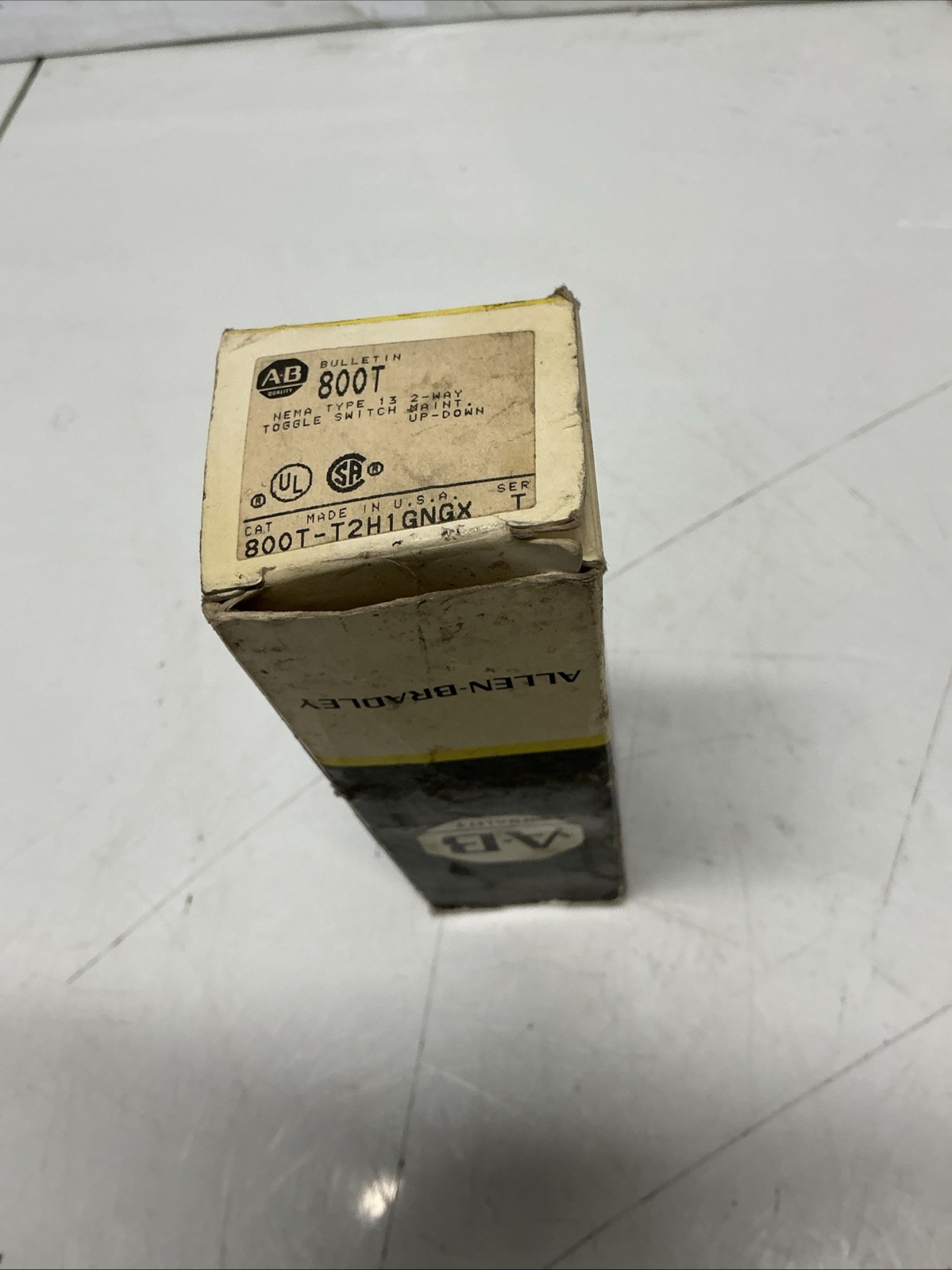 Allen-Bradley 800T-T2H1GNGX Series T Toggle Switch. Z-943