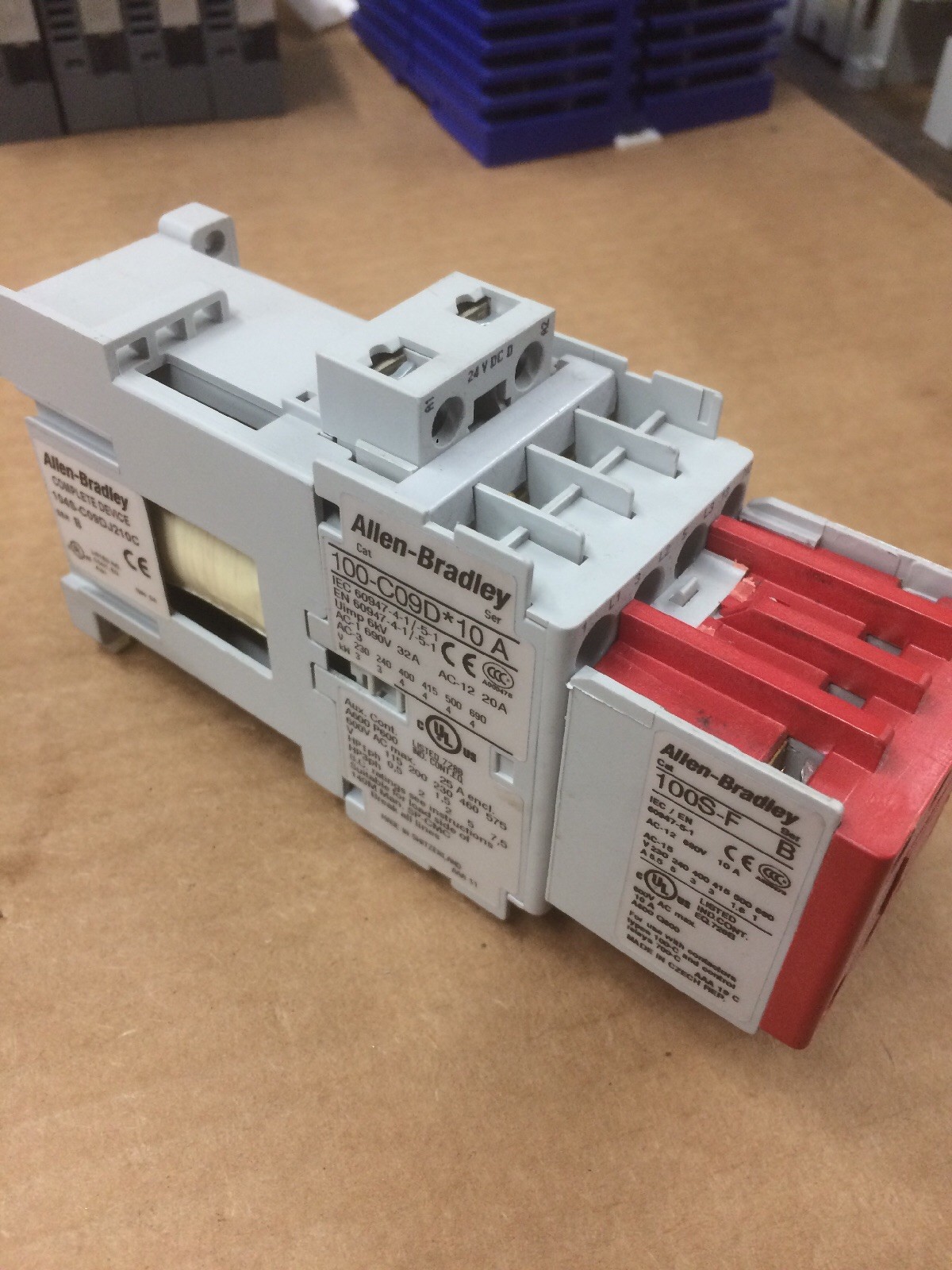 AB 104S-C09DJ210C Safety Contactor Series B, 24 Vdc, 32 Amp