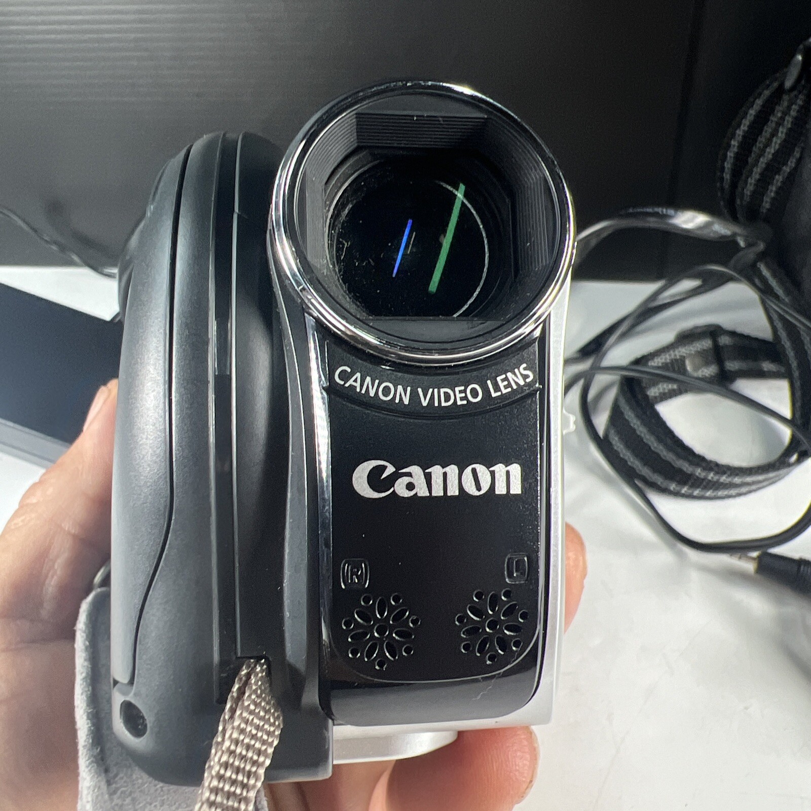 Canon DC310 Camcorder W/ Bag & AC Adapter. 🎥