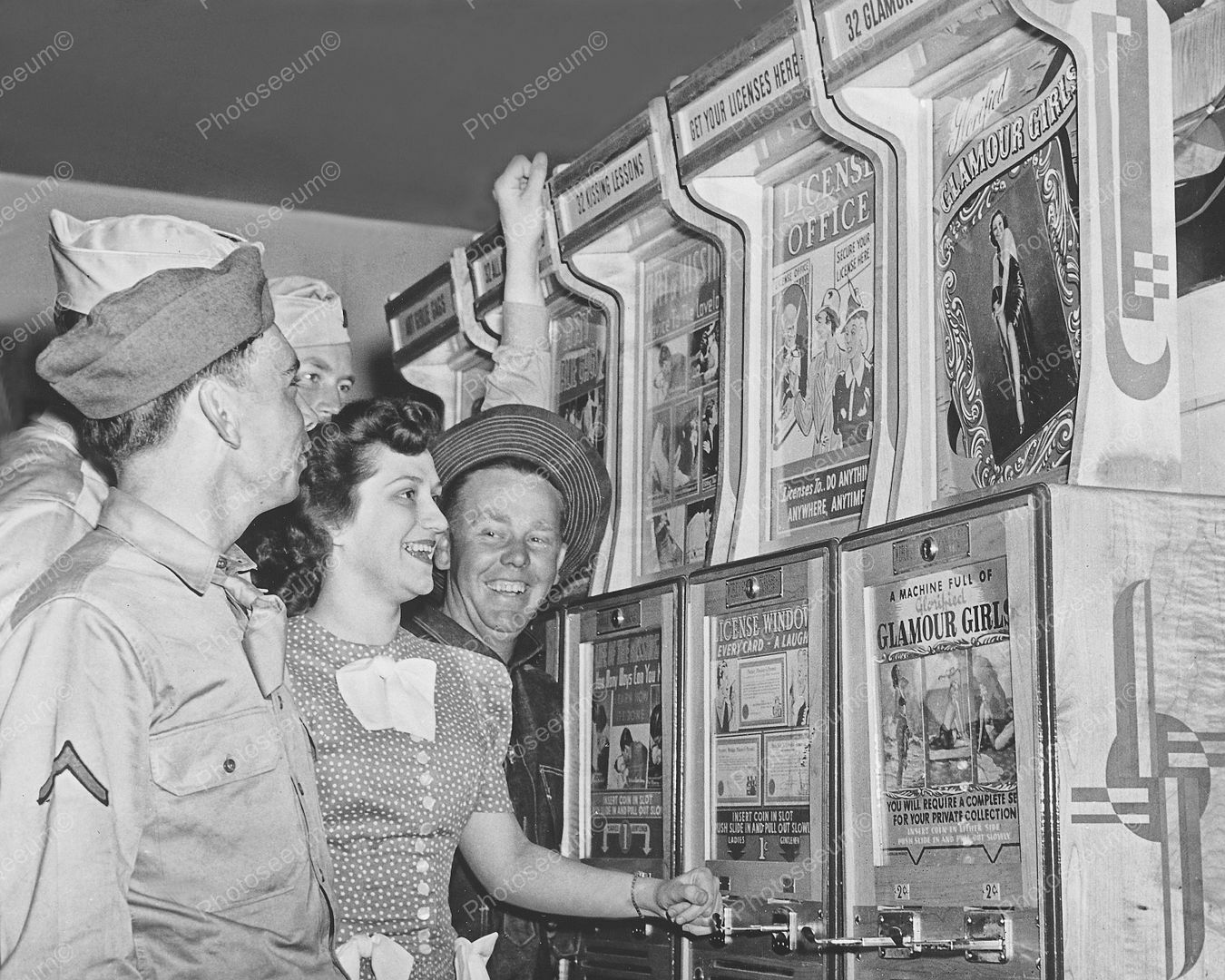 Soldiers Play Arcade Games   8" - 10" B&W Photo Reprint